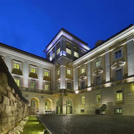 מלון Palazzo Montemartini Rome, A Radisson Collection רומא