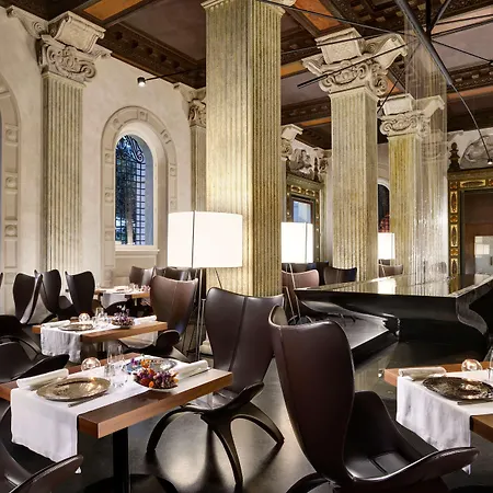 מלון Palazzo Montemartini Rome, A Radisson Collection רומא