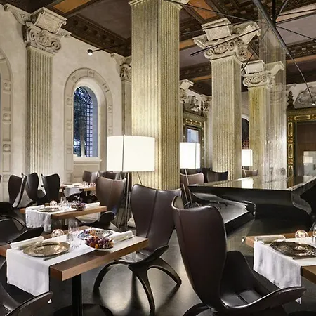 Palazzo Montemartini Rome, A Radisson Collection Roma