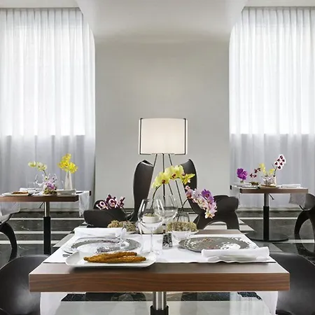 Palazzo Montemartini Rome, A Radisson Collection 5* Roma